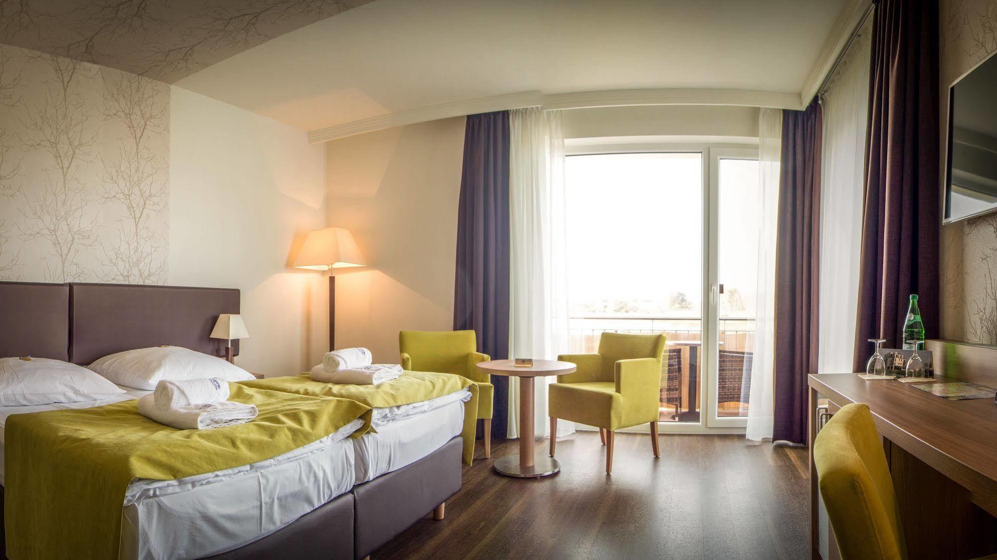 Hotel Warnow 로스토크 외부 사진